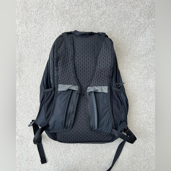 Lululemon Surge Run Backpack II *16L - Picture 11 of 14